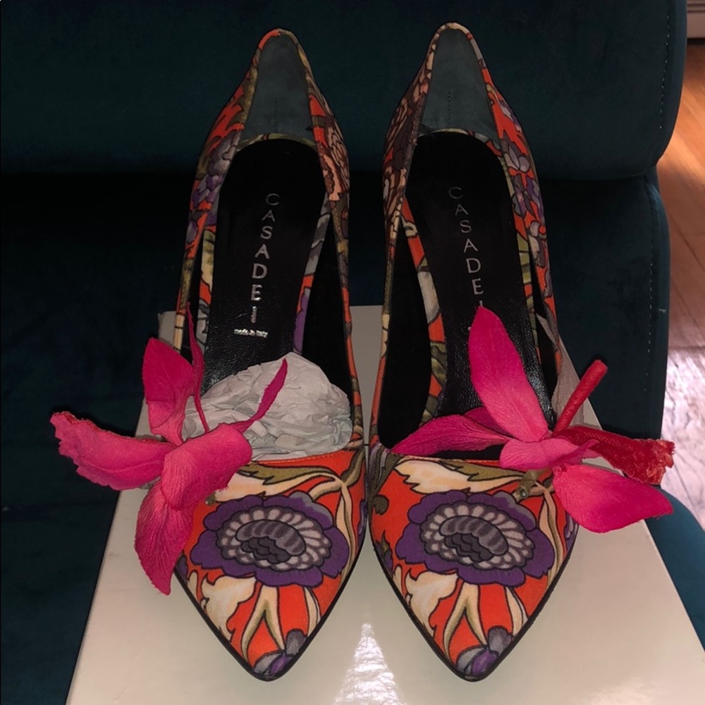 Casadei beautiful patterned stiletto heel w flower